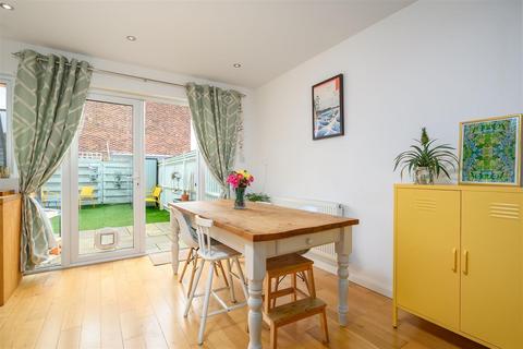 12 Bedster Gardens, West Molesey, KT8 1SZ