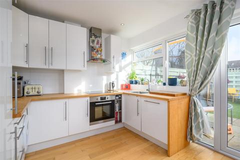 12 Bedster Gardens, West Molesey, KT8 1SZ