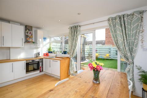 12 Bedster Gardens, West Molesey, KT8 1SZ