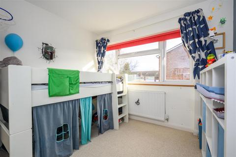 12 Bedster Gardens, West Molesey, KT8 1SZ