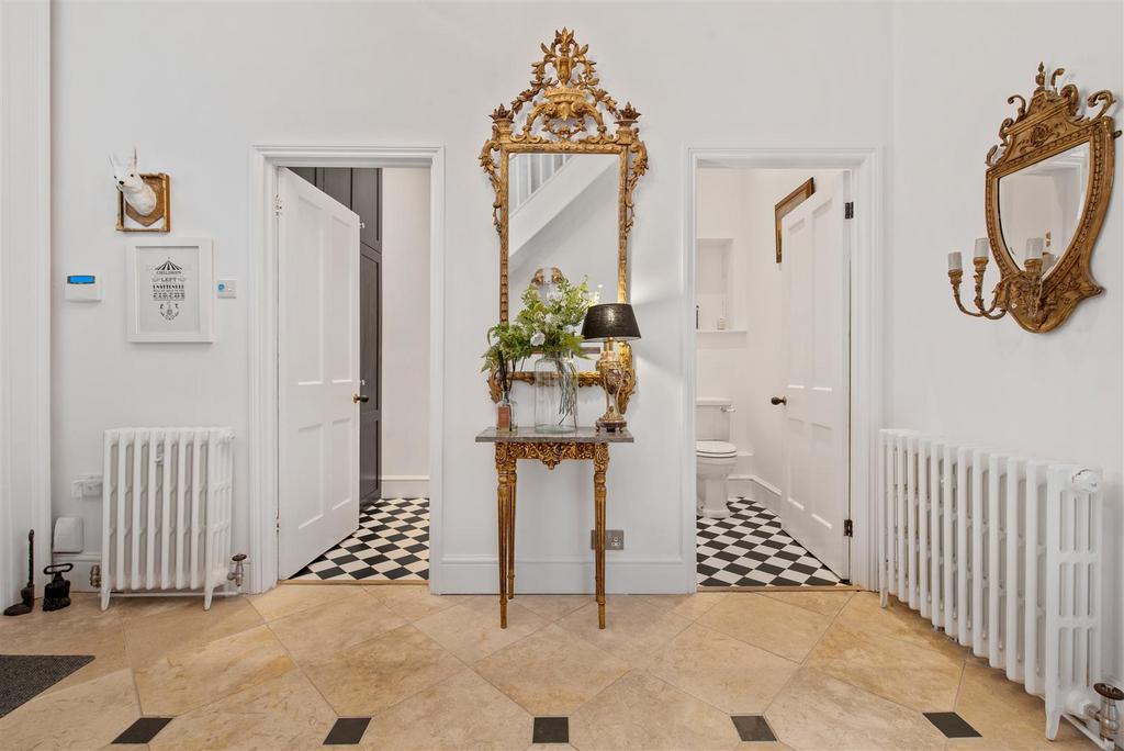 Spinners Walk, Windsor 3 bed semidetached house for sale £1,300,000