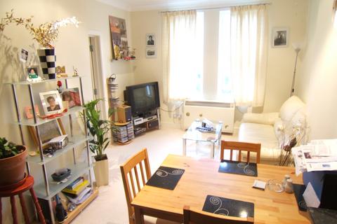 1 bedroom flat to rent, Avenue Road, Staines, TW18 3AW