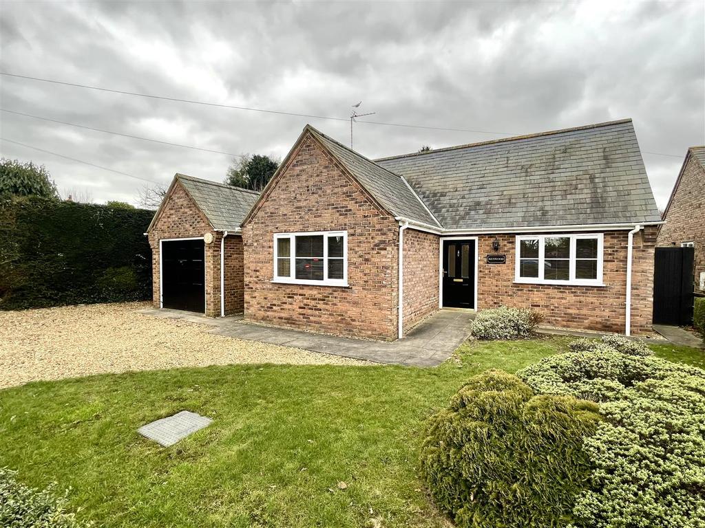 Lowgate, Fleet Hargate, Holbeach... 3 bed detached bungalow £325,000