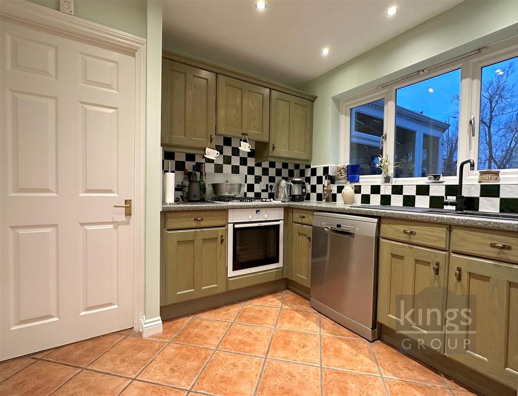 Kitchen 1.jpg