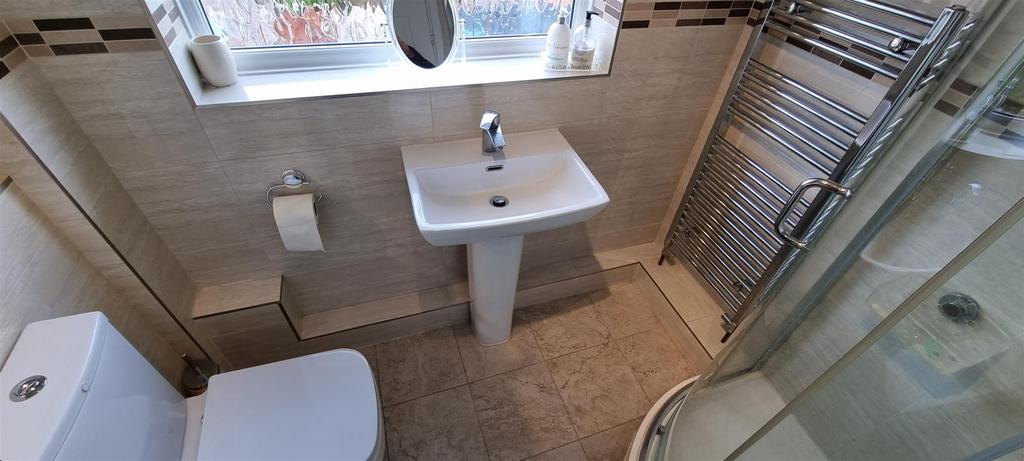 Druids Lane 32 Shower Room.jpg