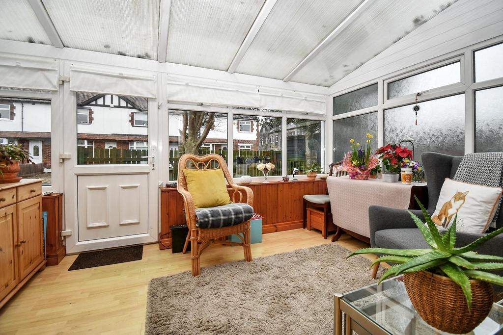 Park Road, Yeadon, Leeds 2 bed end of terrace house £199,950