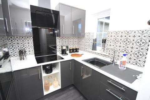 11 Longlands, Idle, Bradford, BD10 9UG