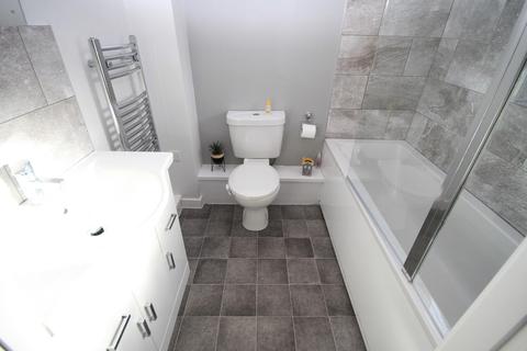 11 Longlands, Idle, Bradford, BD10 9UG