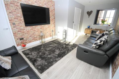 11 Longlands, Idle, Bradford, BD10 9UG