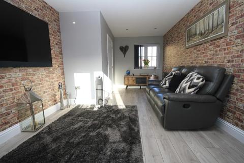 11 Longlands, Idle, Bradford, BD10 9UG