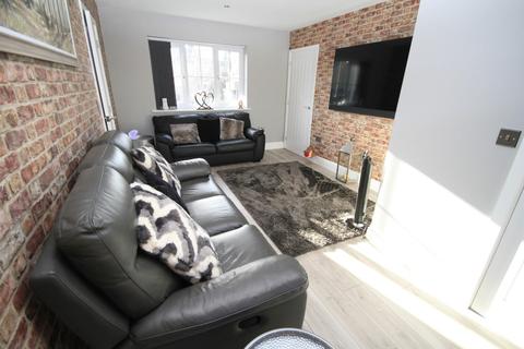 11 Longlands, Idle, Bradford, BD10 9UG