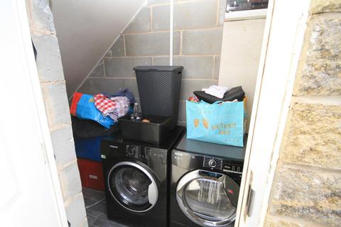 11 Longlands, Idle, Bradford, BD10 9UG