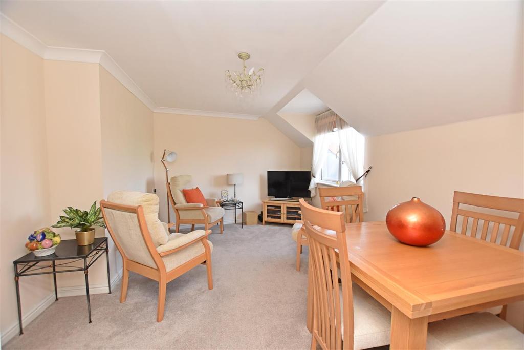 Tylers Ride, South Woodham Ferrers 1 bed retirement property £850 pcm
