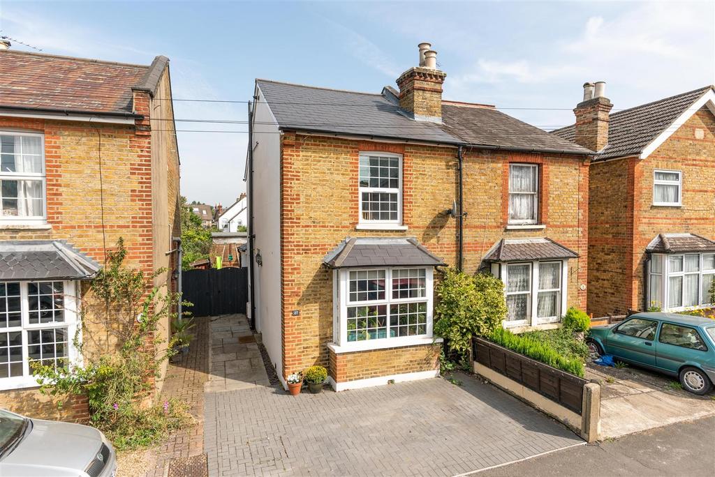 Albany Road, Hersham, WaltonOnThames 3 bed semidetached house for
