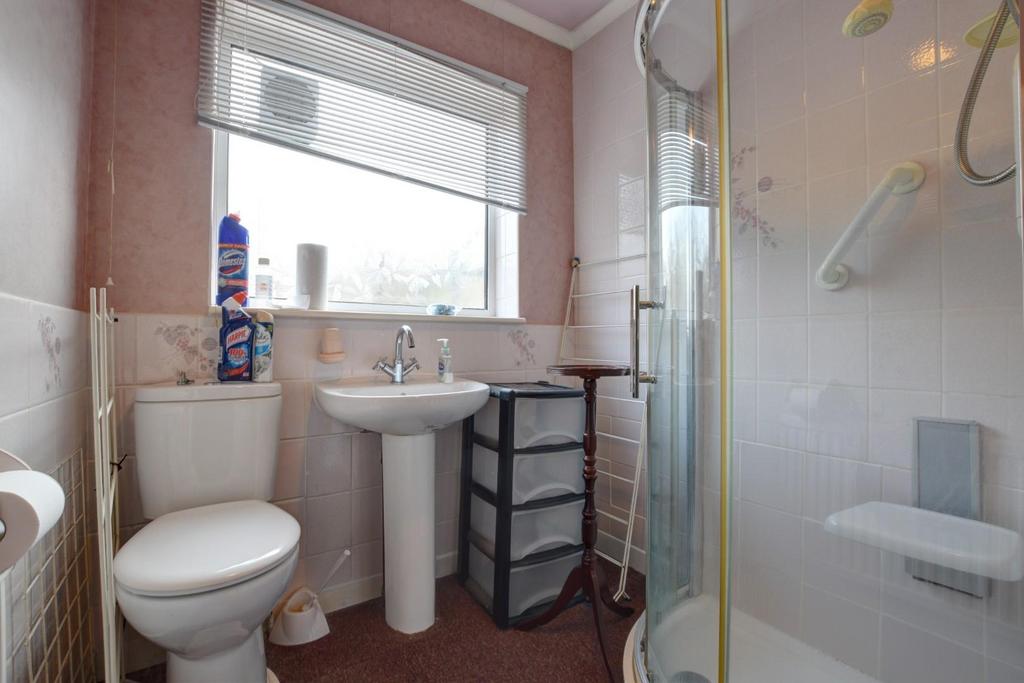 Bathroom - 1.jpg