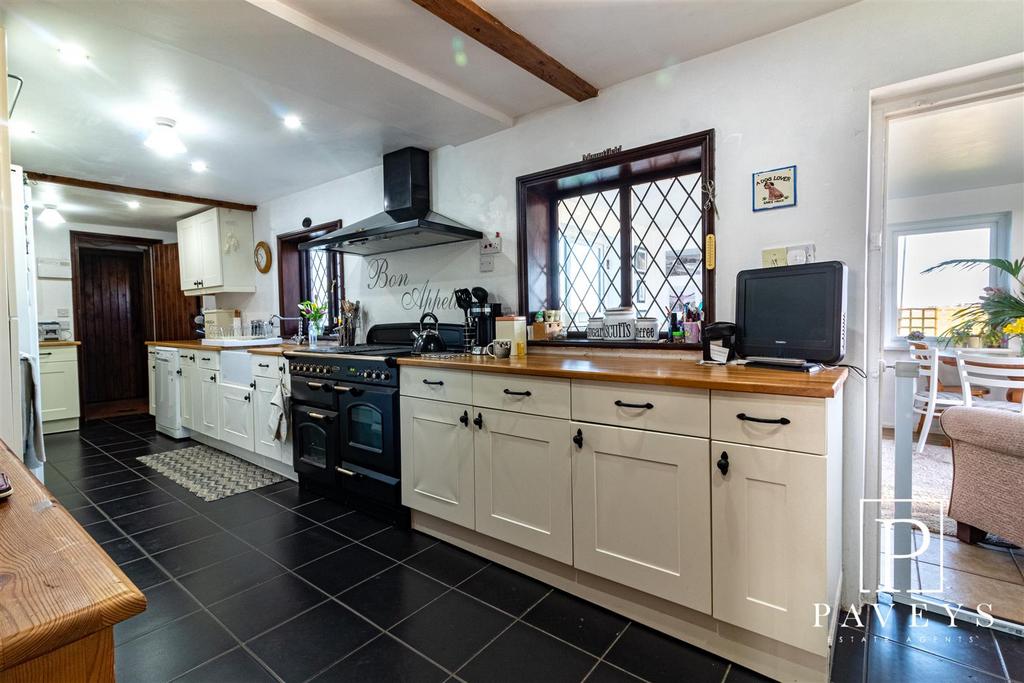 Kitchen breakfast room