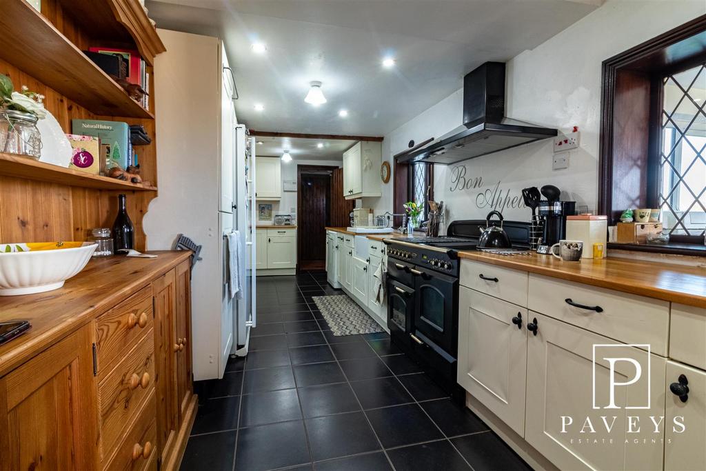 Kitchen breakfast room