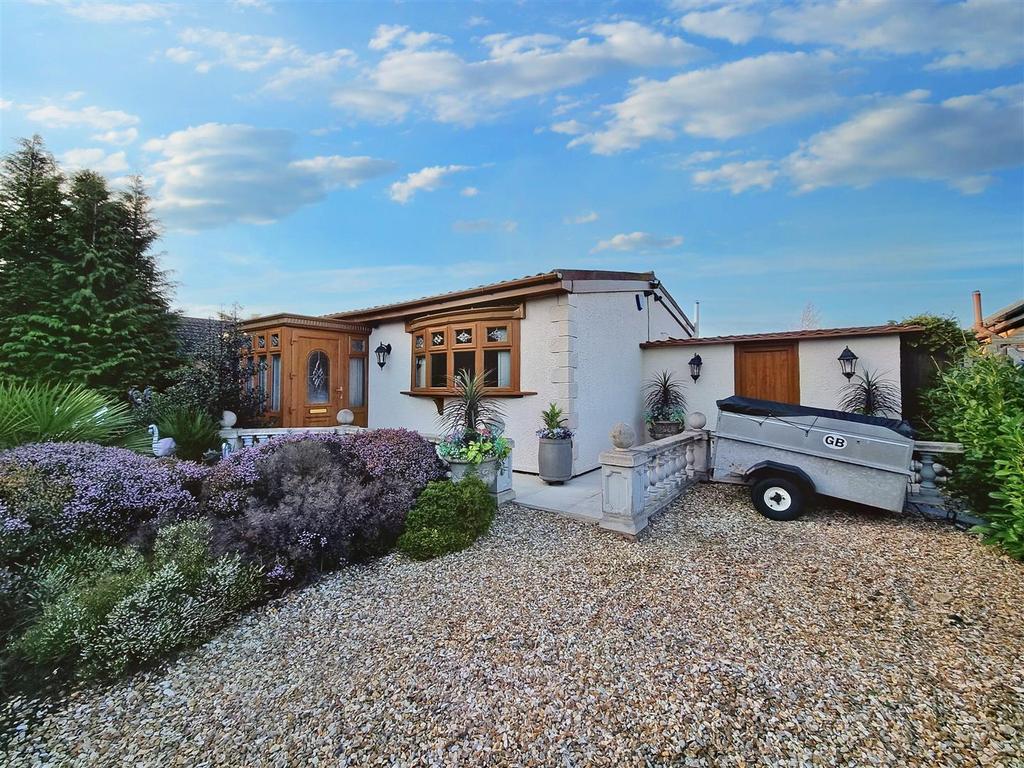 Siltside, Gosberton Risegate 2 bed detached bungalow for sale £290,000