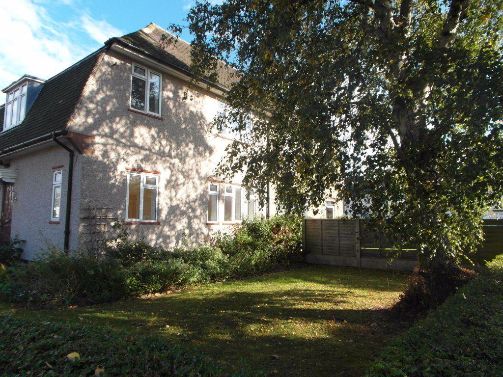 Burnside Road Dagenham 3 bed house £1,700 pcm (£392 pw)