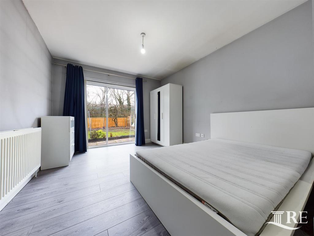 Booth Road, Colindale, London, NW9 5JX 5 bed semidetached house to