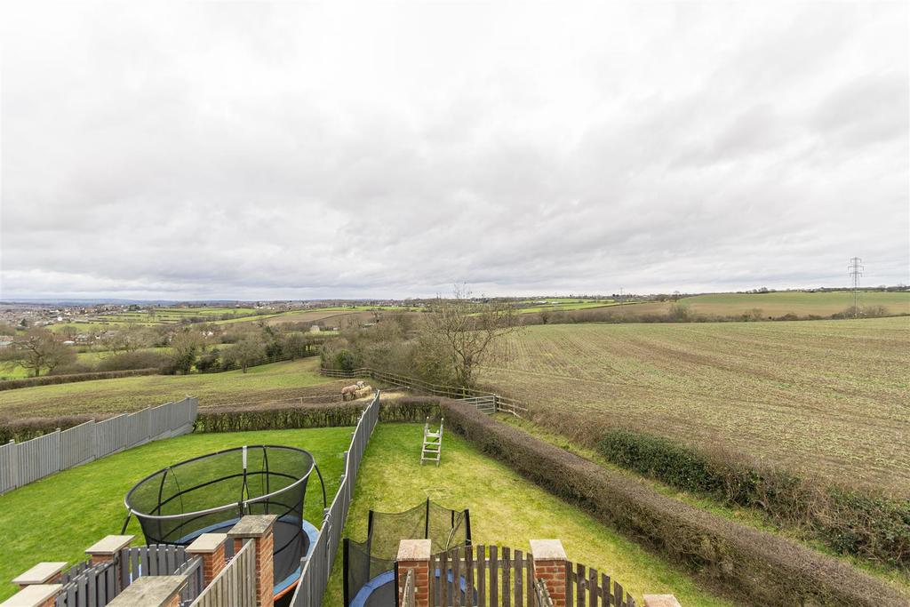 Locko Road, Lower Pilsley, Chesterfield 5 bed detached house £460,000