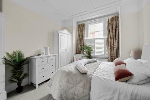 2 bedroom flat to rent, Elm Grove Road, Barnes, SW13