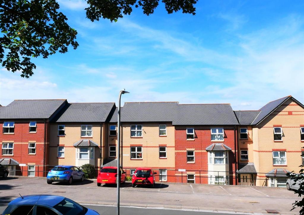 St. Augustines Road, Penarth 2 bed flat for sale £180,000
