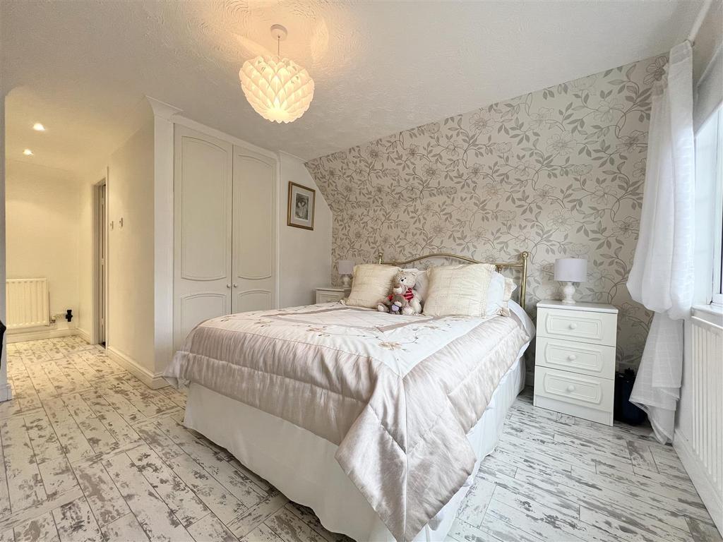 2 B8 E0 E98-F851-41 C6-B1 FC-E6 C9 F5688 C98.jpeg