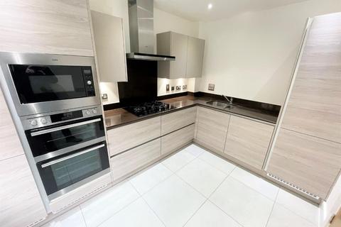 3 bedroom terraced house to rent, Guardhouse Way, Mill Hill, NW7