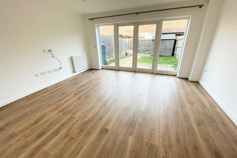 3 bedroom terraced house to rent, Guardhouse Way, Mill Hill, NW7