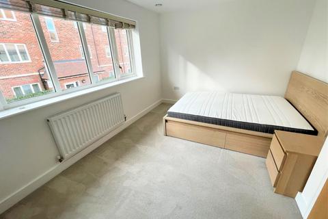 3 bedroom terraced house to rent, Guardhouse Way, Mill Hill, NW7