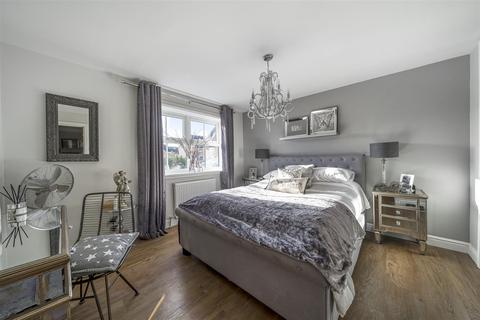 4 bedroom house for sale - Poplars Way, Beverley