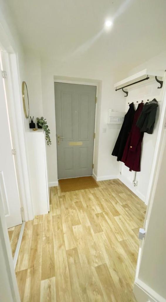 7 Entrance Hall 1.jpg