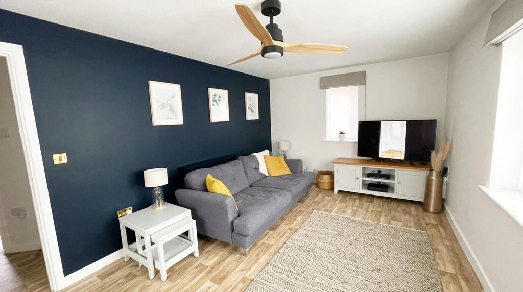 9 Living Room 1.jpg