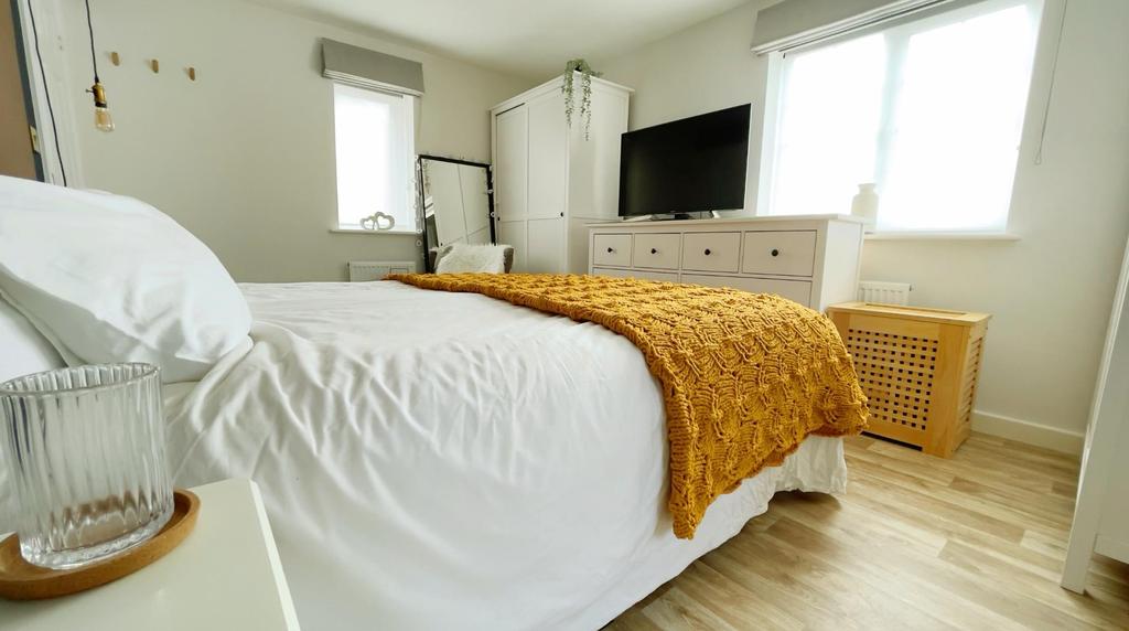 27 Main Bedroom 6.jpg