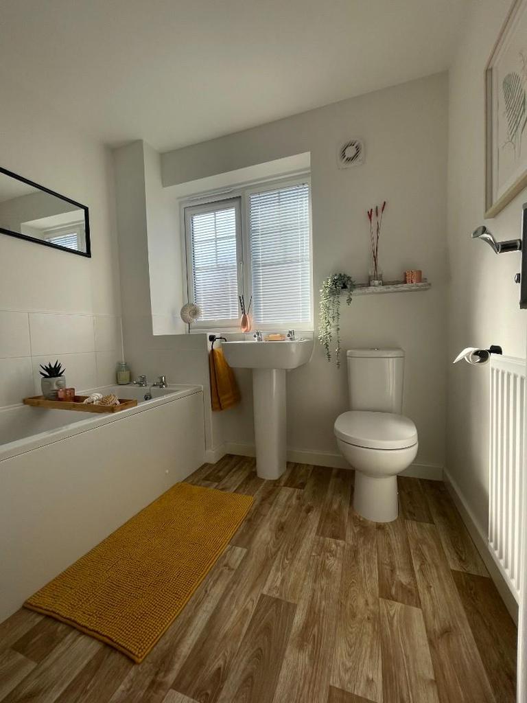 31 Bathroom 1.jpg