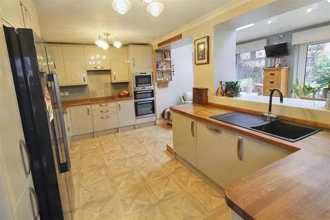 3 bedroom semi-detached house for sale - Oaklea Close, Staincross, Barnsley S75 6LY