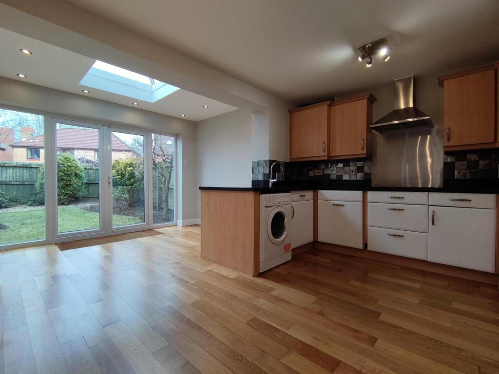 Welman Way, Altrincham 5 bed townhouse £1,950 pcm (£450 pw)
