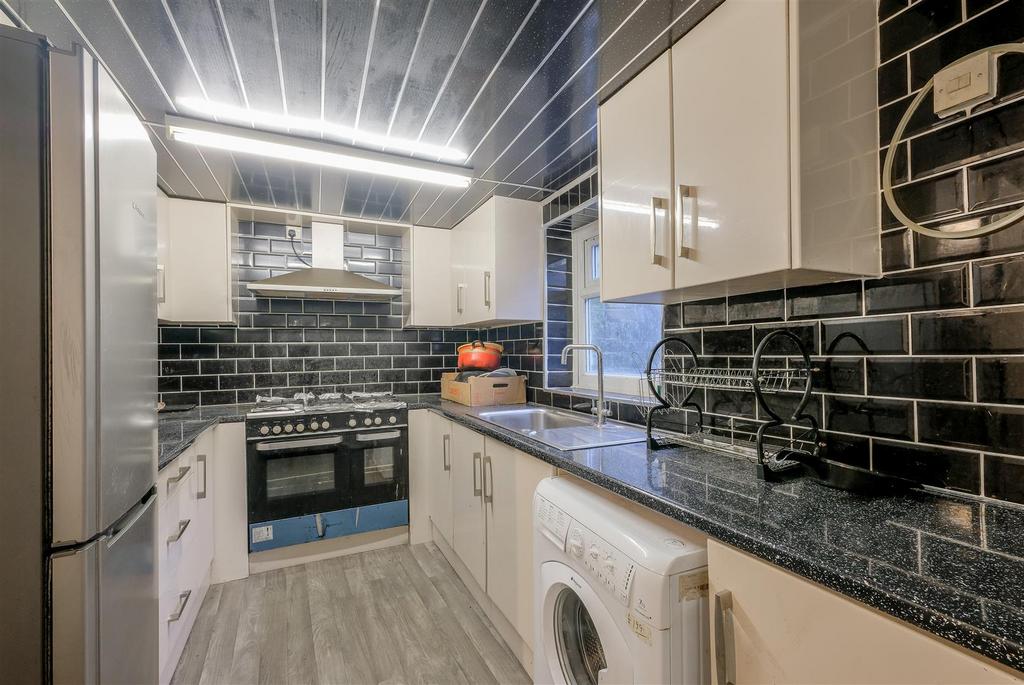 Thornton Street, Halifax 2 bed terraced house for sale £79,950