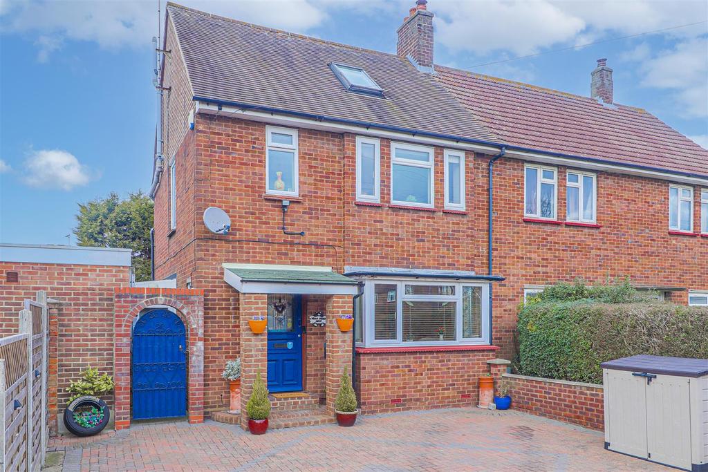Ditchfield Road, Hoddesdon 3 bed semidetached house £499,500