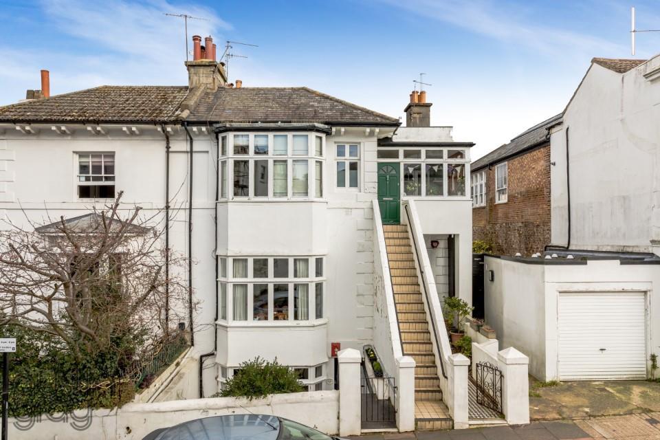 Clifton Hill, Brighton 2 bed flat for sale £475,000