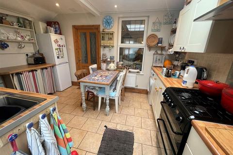 26 Bridge Street, Llangennech, Llanelli, SA14 8TN