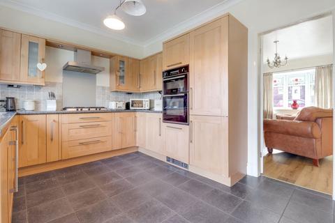 16 Hillside Road, Ackworth, Pontefract, WF7 7NJ