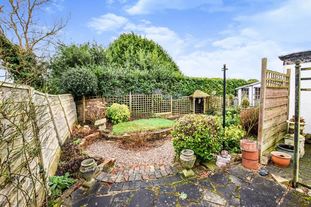 Ridgeway Road, Timperley, Altrincham... 2 bed detached house £350,000