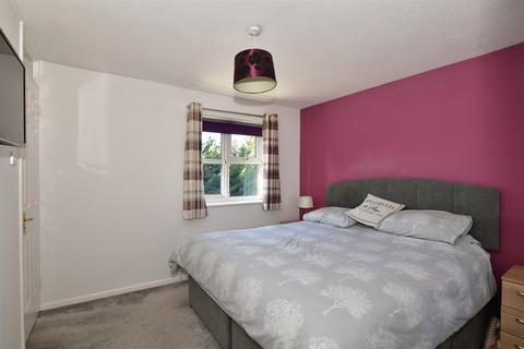 17 Cranmere Court, Strood, Rochester, ME2 4SF