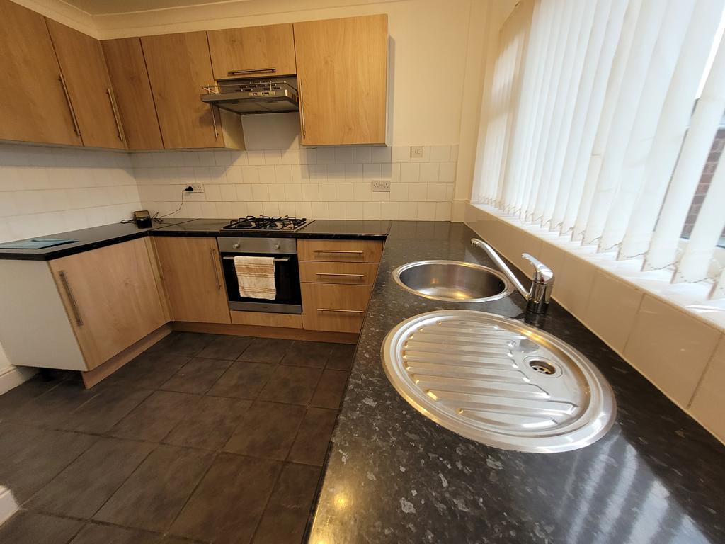Green Lane, Rugeley WS15 3 bed terraced house £775 pcm (£179 pw)
