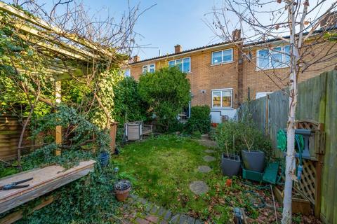 26 Lenham Road, London, SE12 8QN