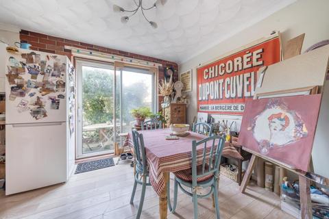26 Lenham Road, London, SE12 8QN