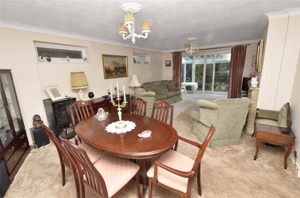 Lounge/Dining Room