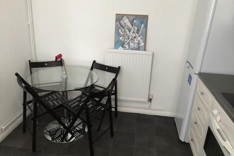 62 Cliff Walk, London, E16 4HN